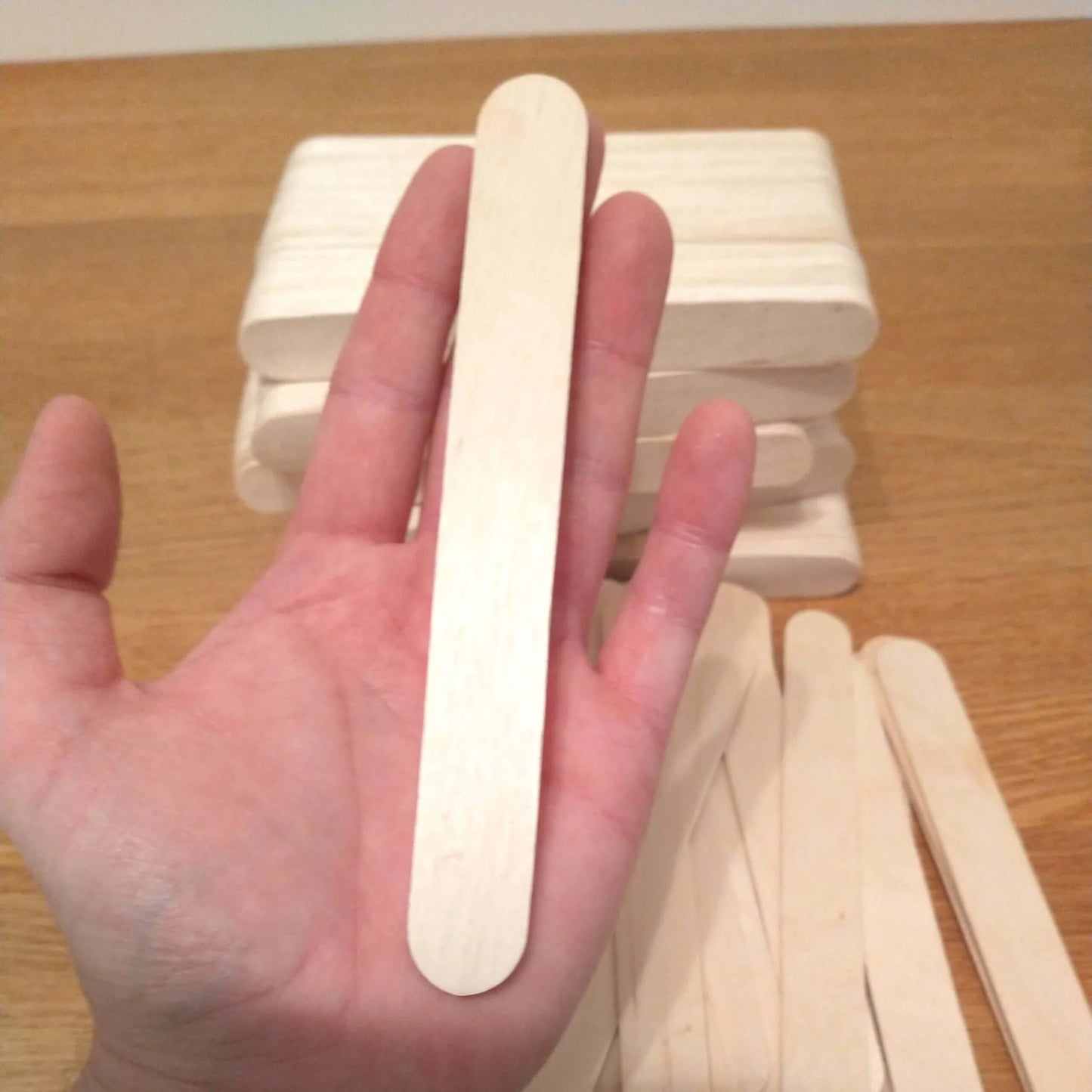 Bâtons de bois de bricolage Easy Ice-Sticks 1,8cm x 15cm, 50 pièces pour des idées créatives et des projets de décoration